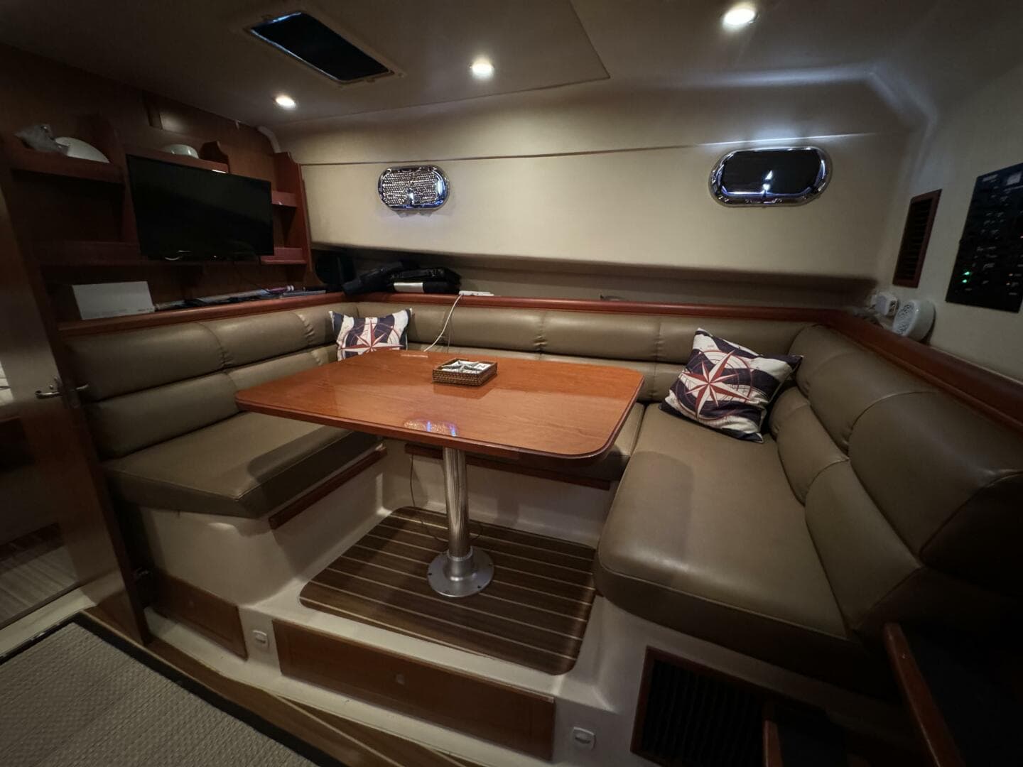 2008 Mainship 34 Pilot Hardtop — photo 33