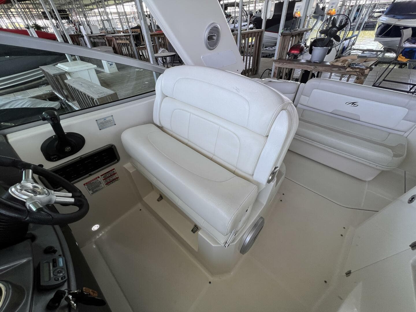 2009 Monterey 280 Sc — photo 32