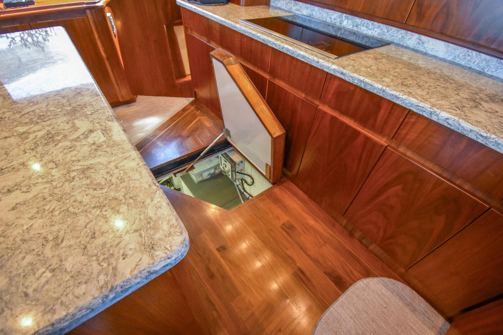 1991 Monterey 65 Convertible Custom Sportfish — photo 8