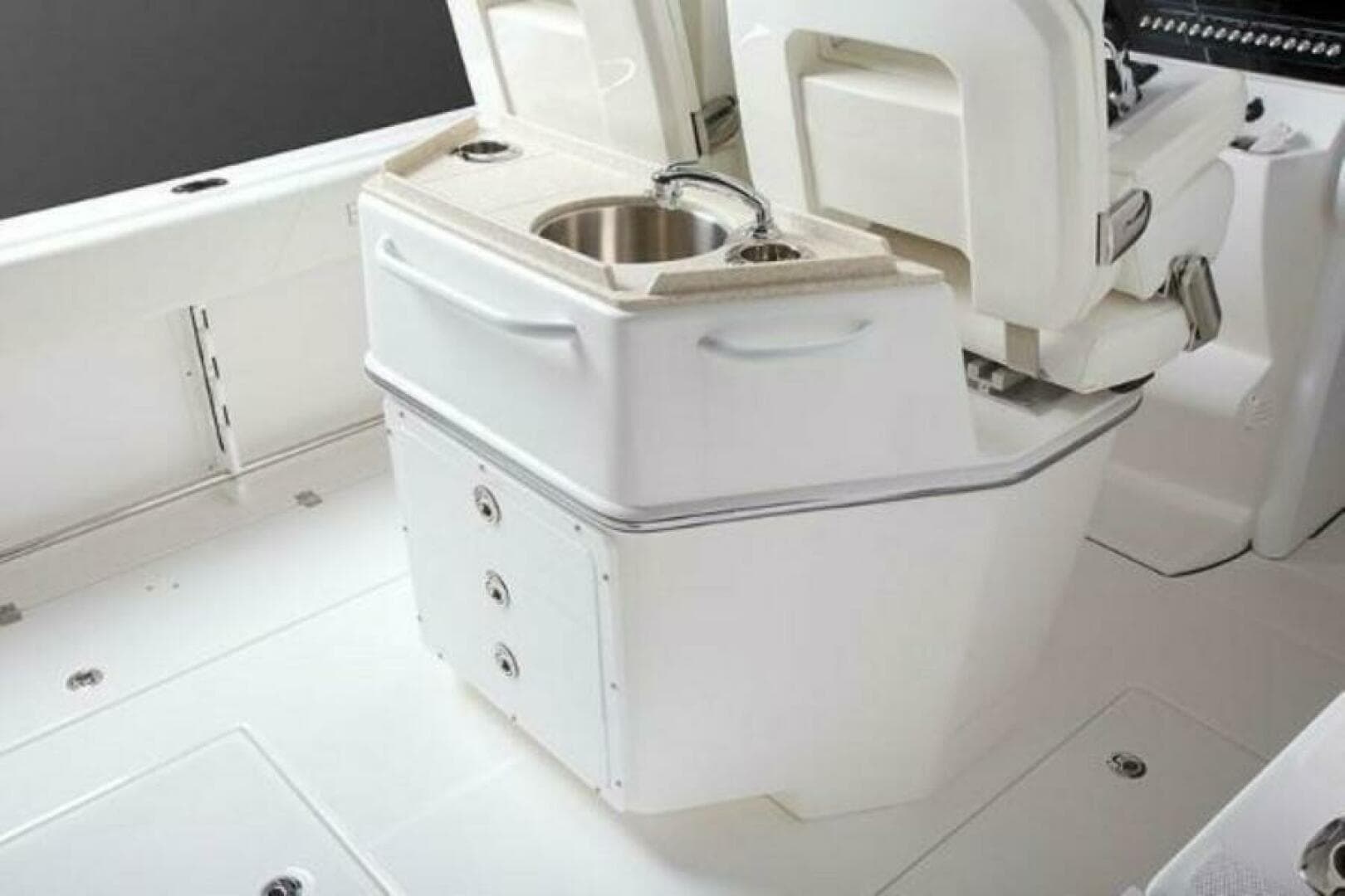 2025 Edgewater 262 CC — photo 7