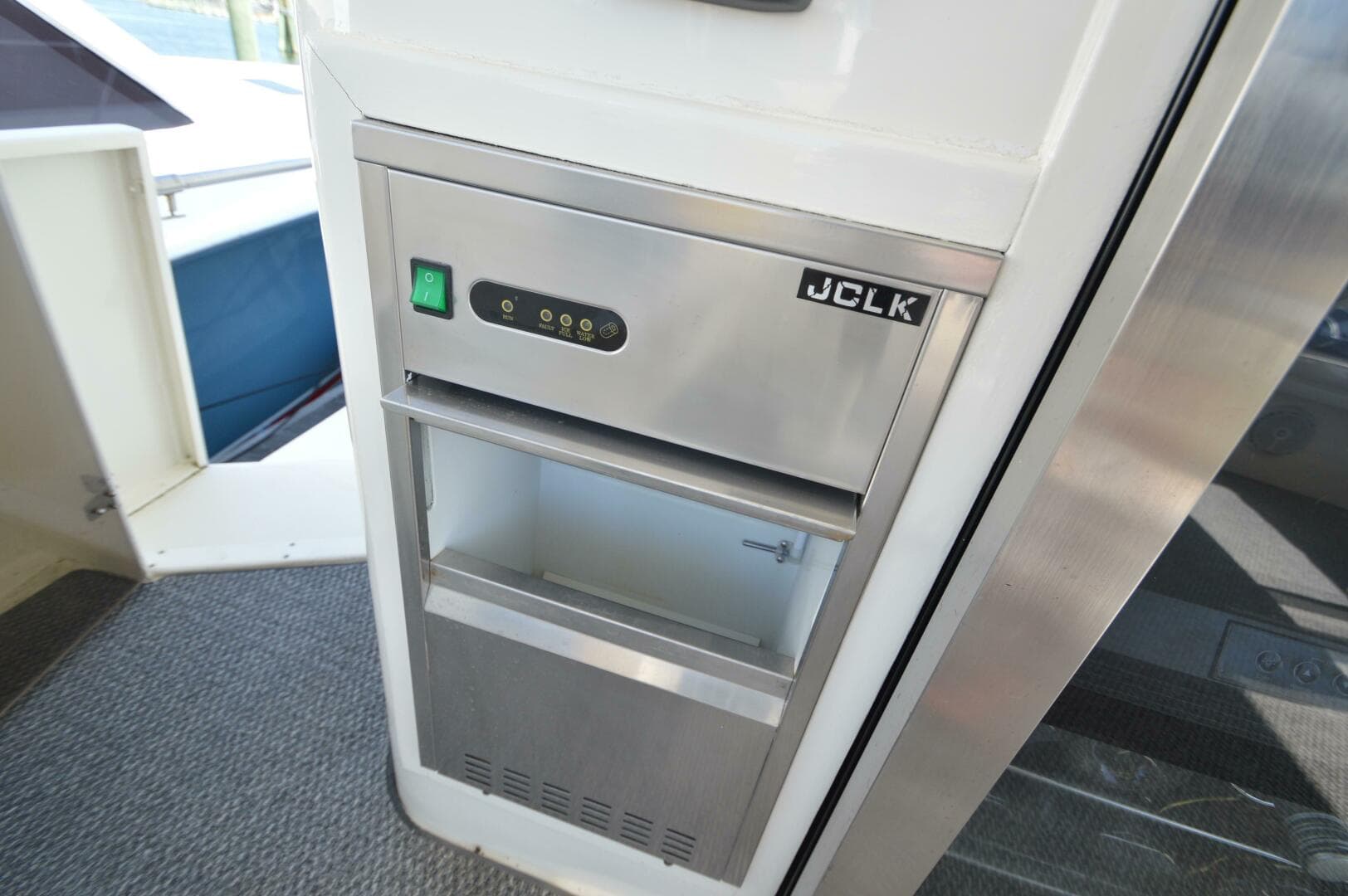 1995 Ocean 48 Cockpit — photo 73