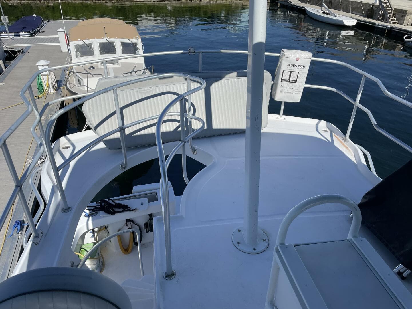 2000 Mainship 390 — photo 19