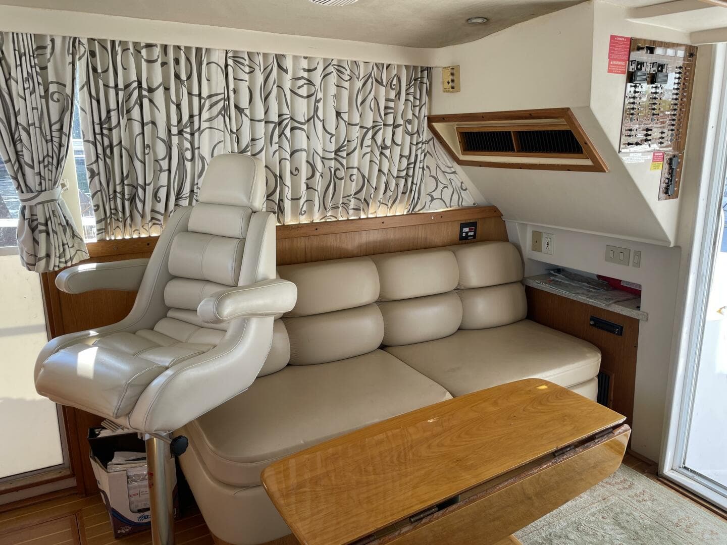 2000 Mainship 390 — photo 13