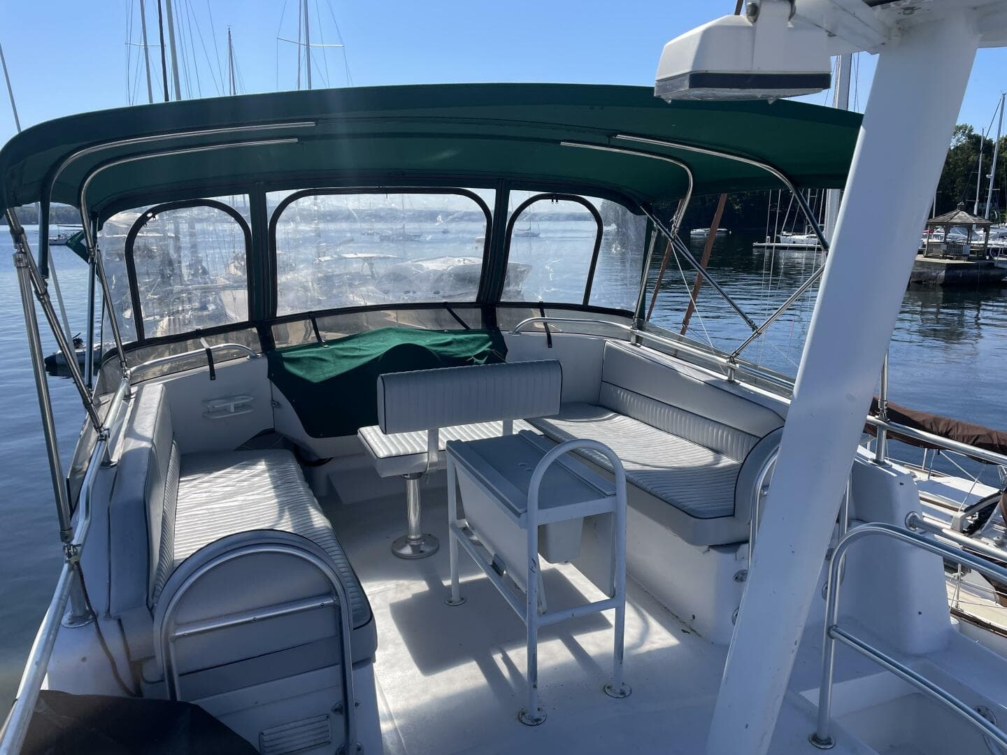 2000 Mainship 390 — photo 17