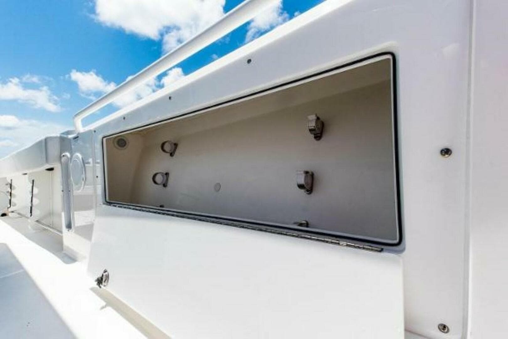 2025 Edgewater 325 CC — photo 11