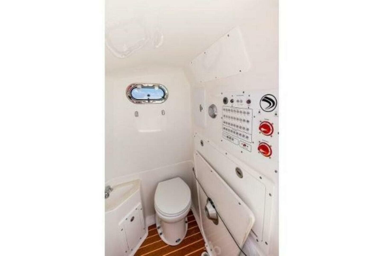 2025 Edgewater 325 CC — photo 7