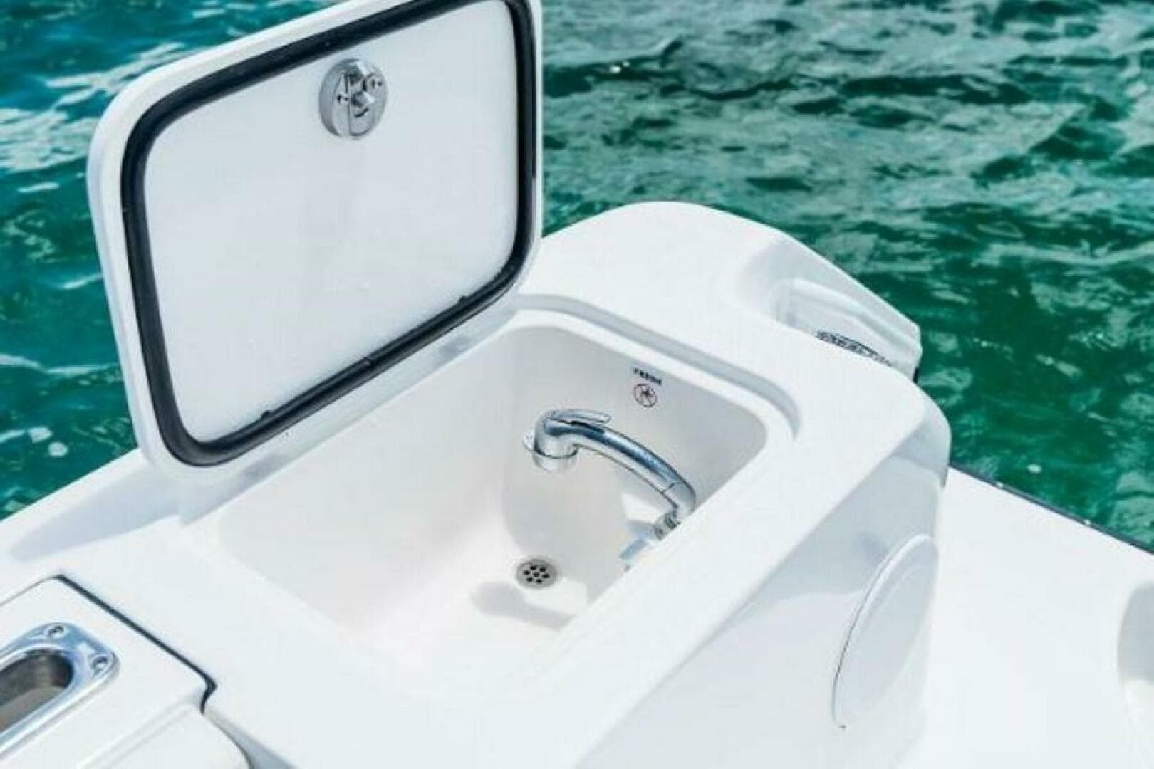 2025 Edgewater 325 CC — photo 10