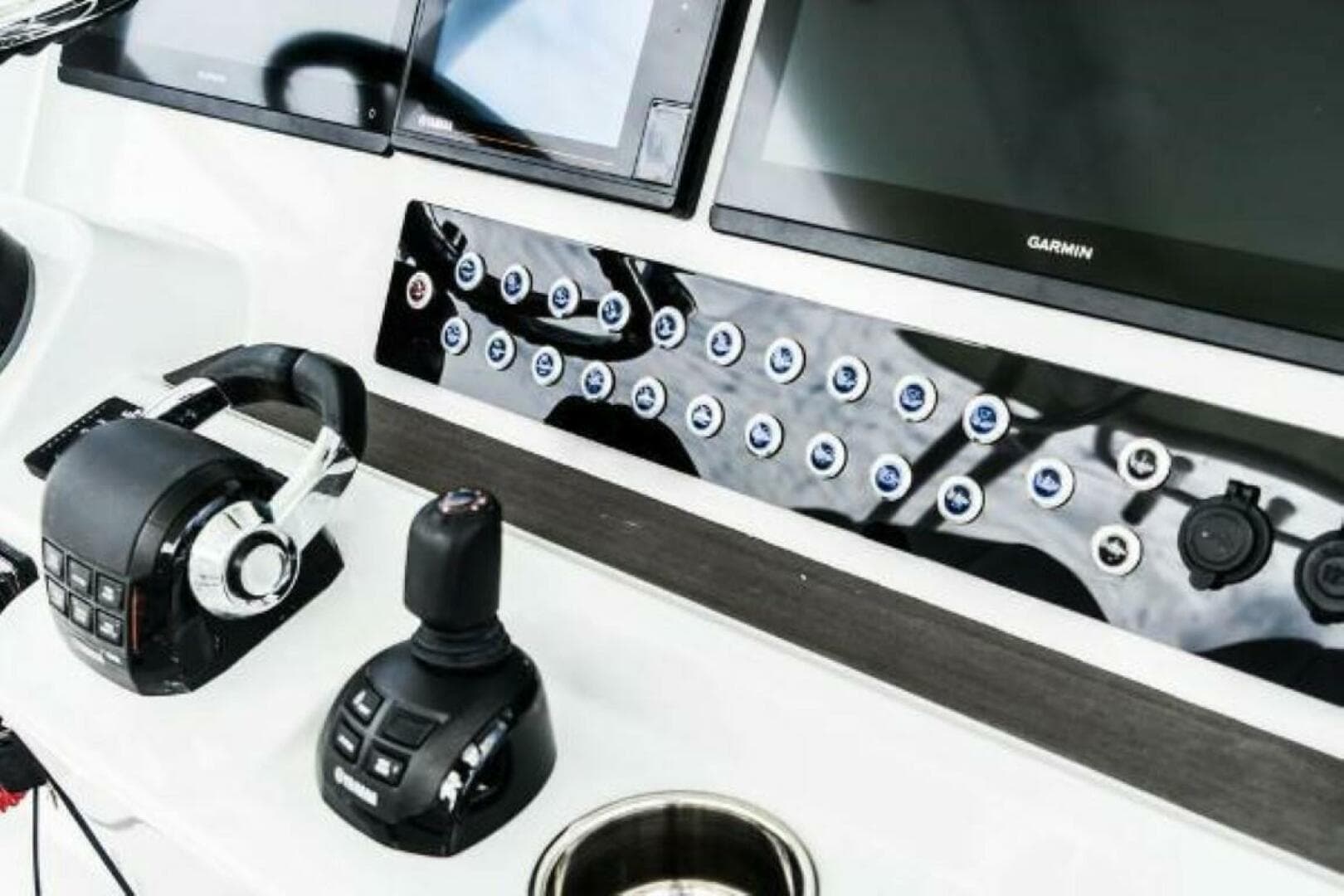 2025 Edgewater 340 CC — photo 10