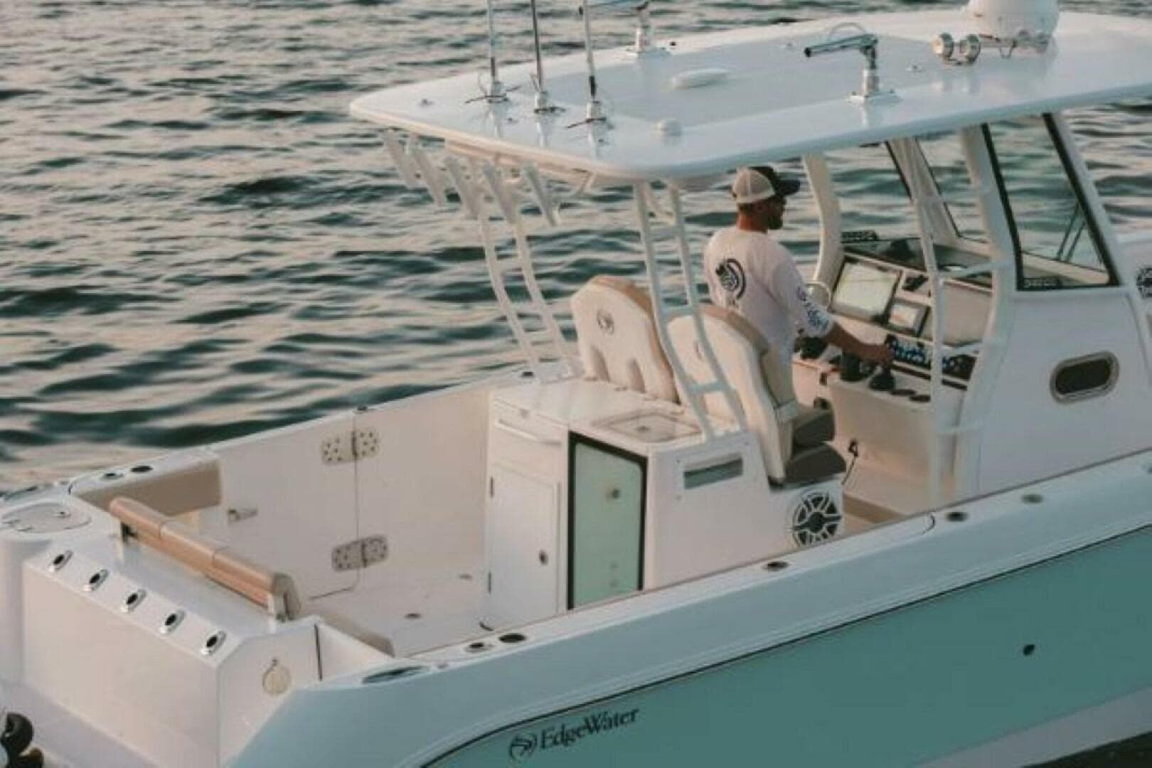 2025 Edgewater 340 CC — photo 3