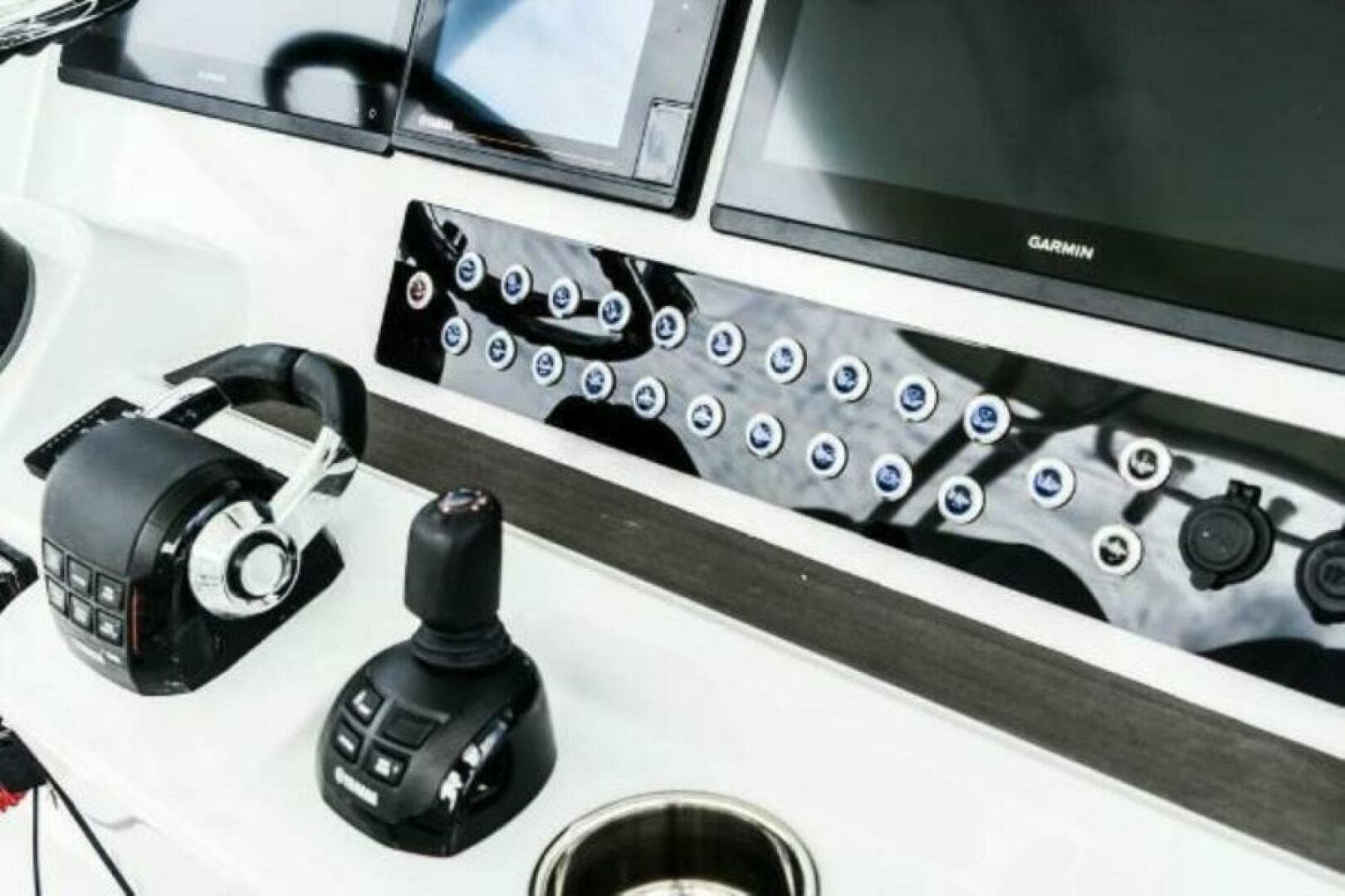 2025 Edgewater 340 CC — photo 10