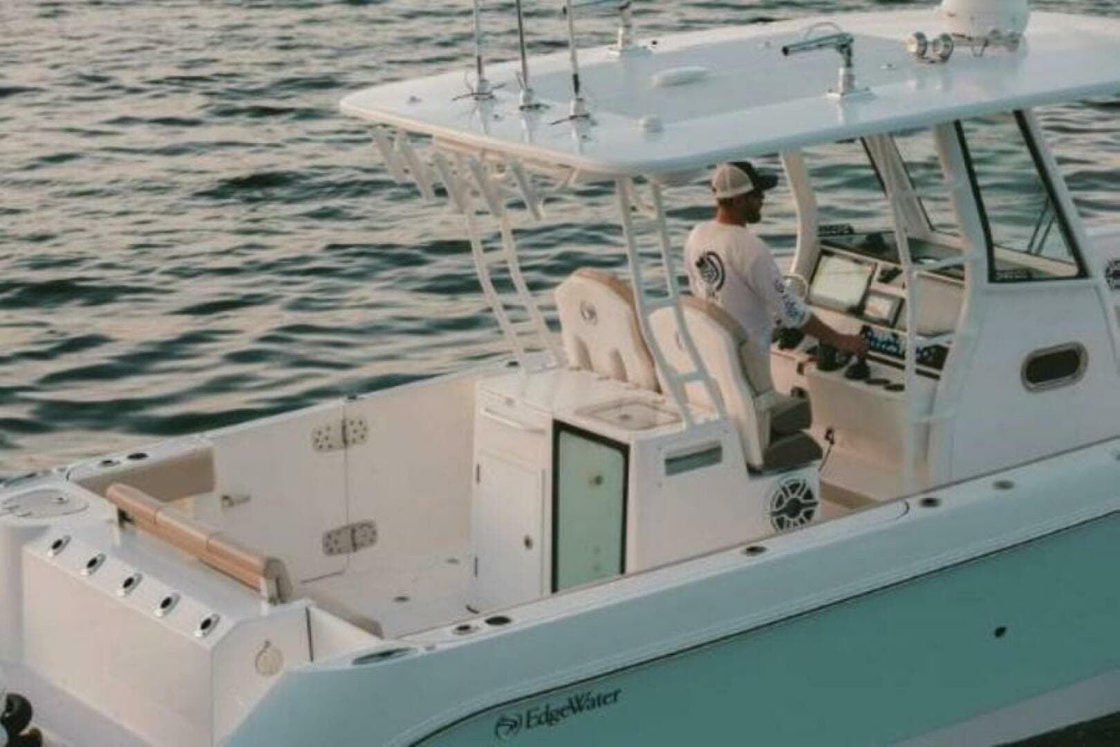 2025 Edgewater 340 CC — photo 3