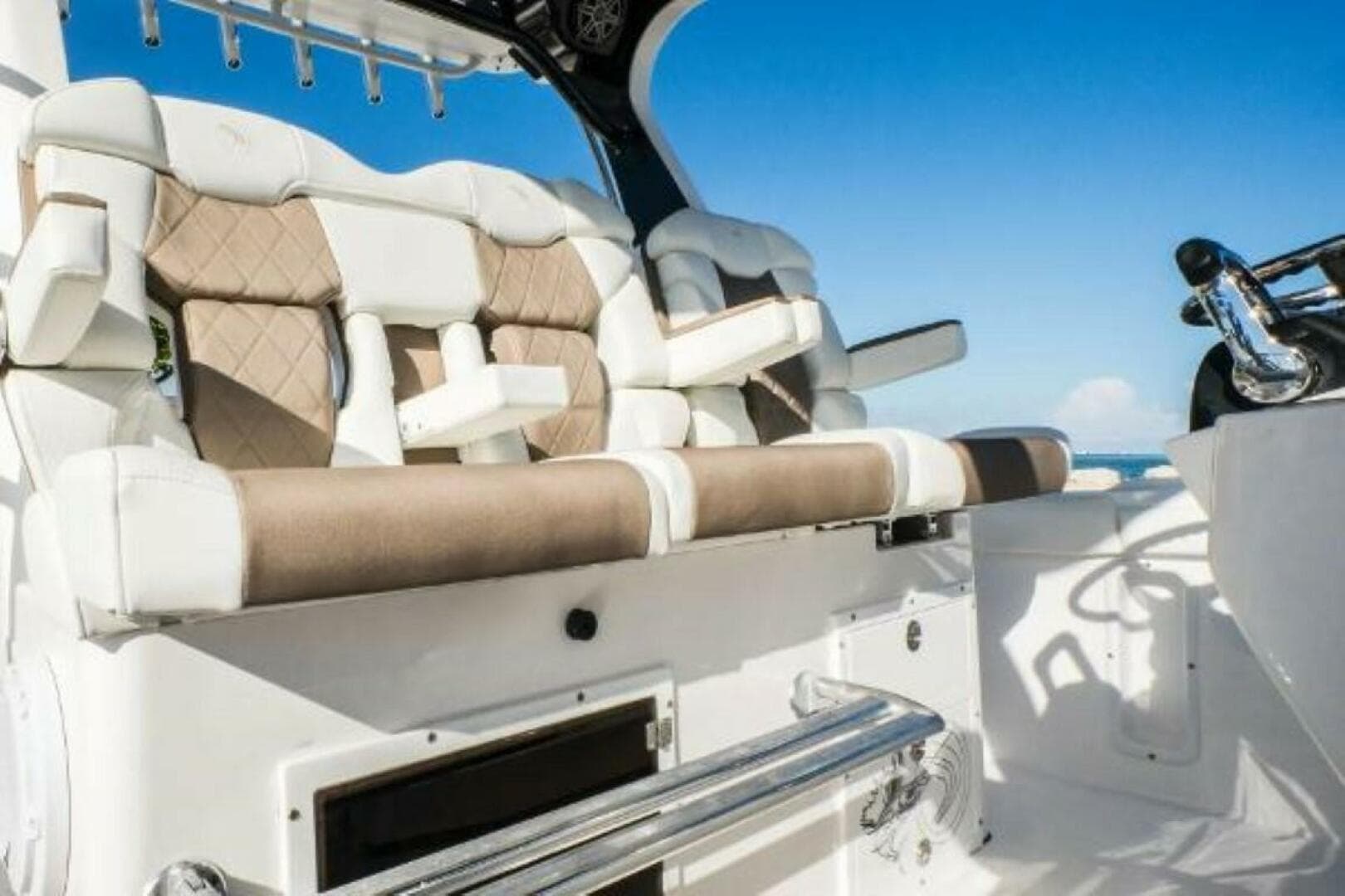 2025 Edgewater 370 CC — photo 7