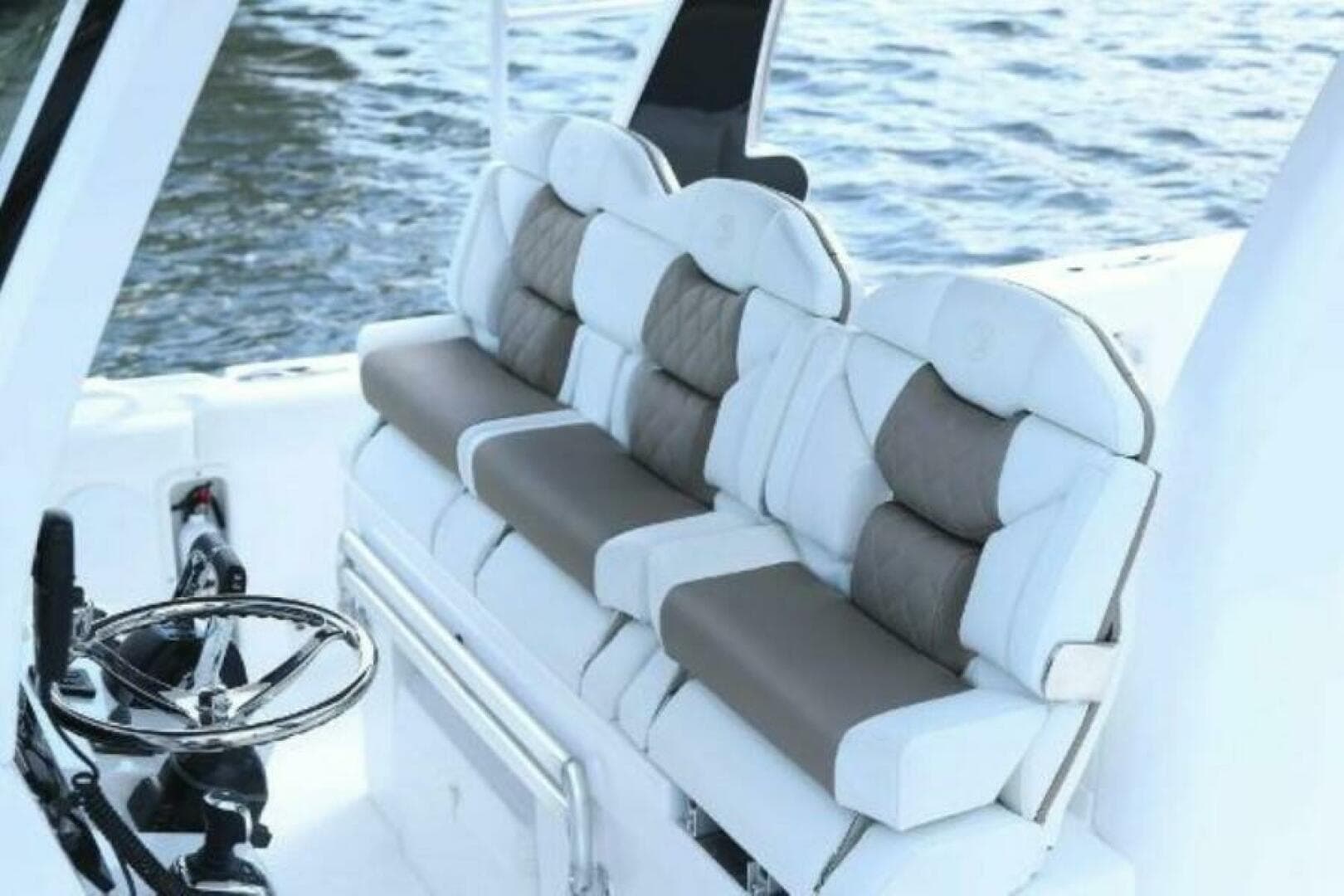 2025 Edgewater 370 CC — photo 6