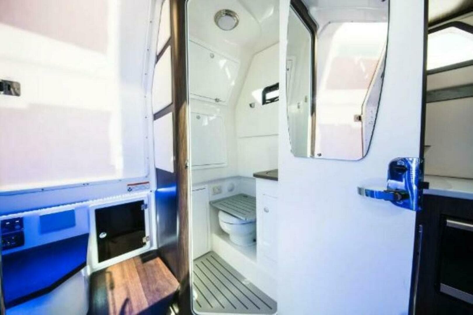 2025 Edgewater 370 CC — photo 9