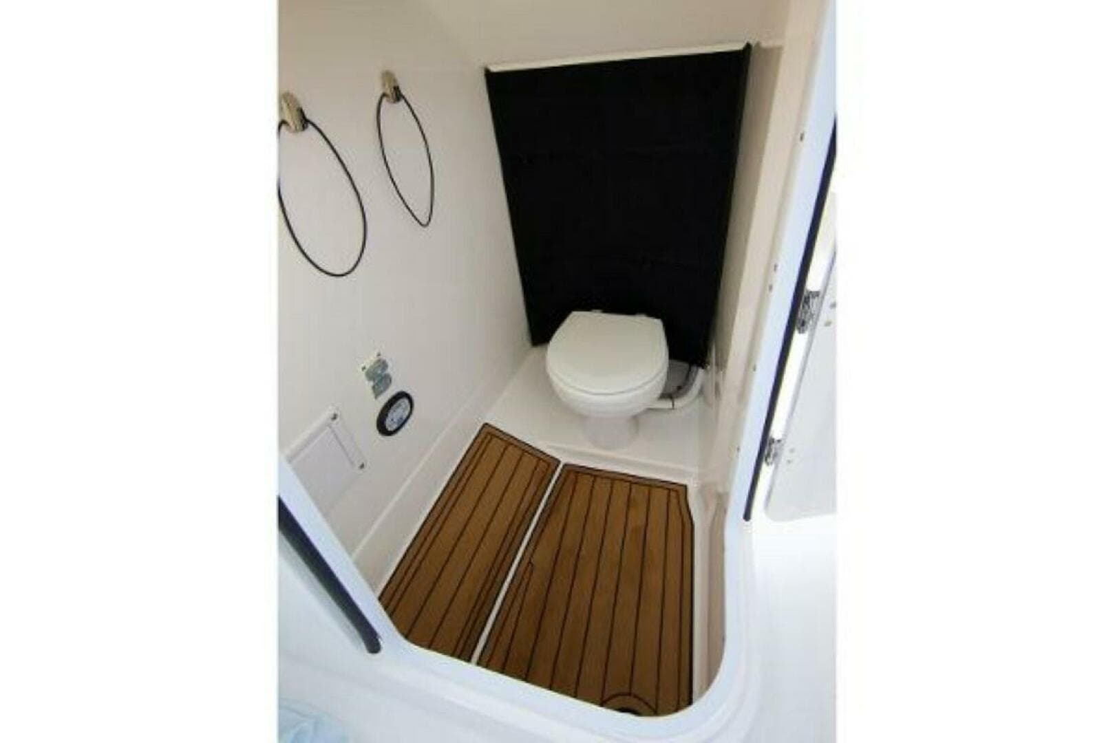 2025 Edgewater 230 CX — photo 8