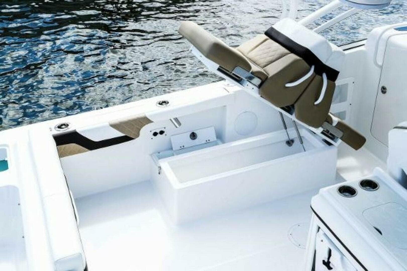 2025 Edgewater 248 CX — photo 11