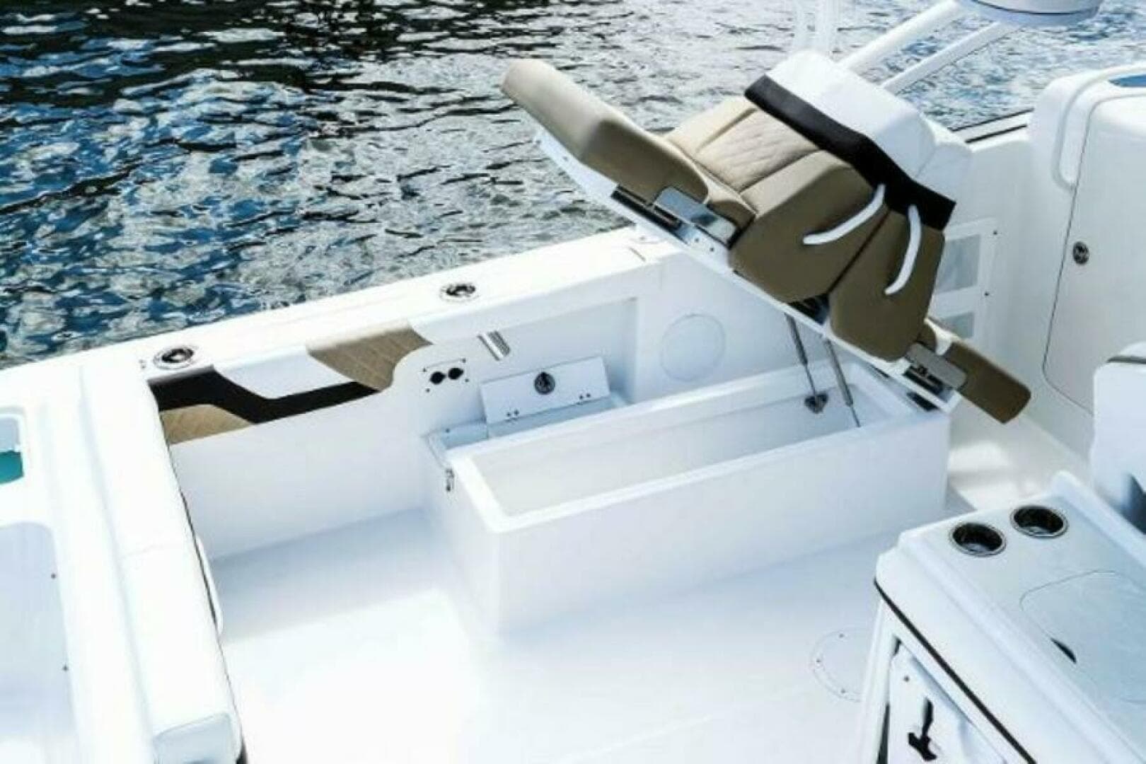 2025 Edgewater 248 CX — photo 11