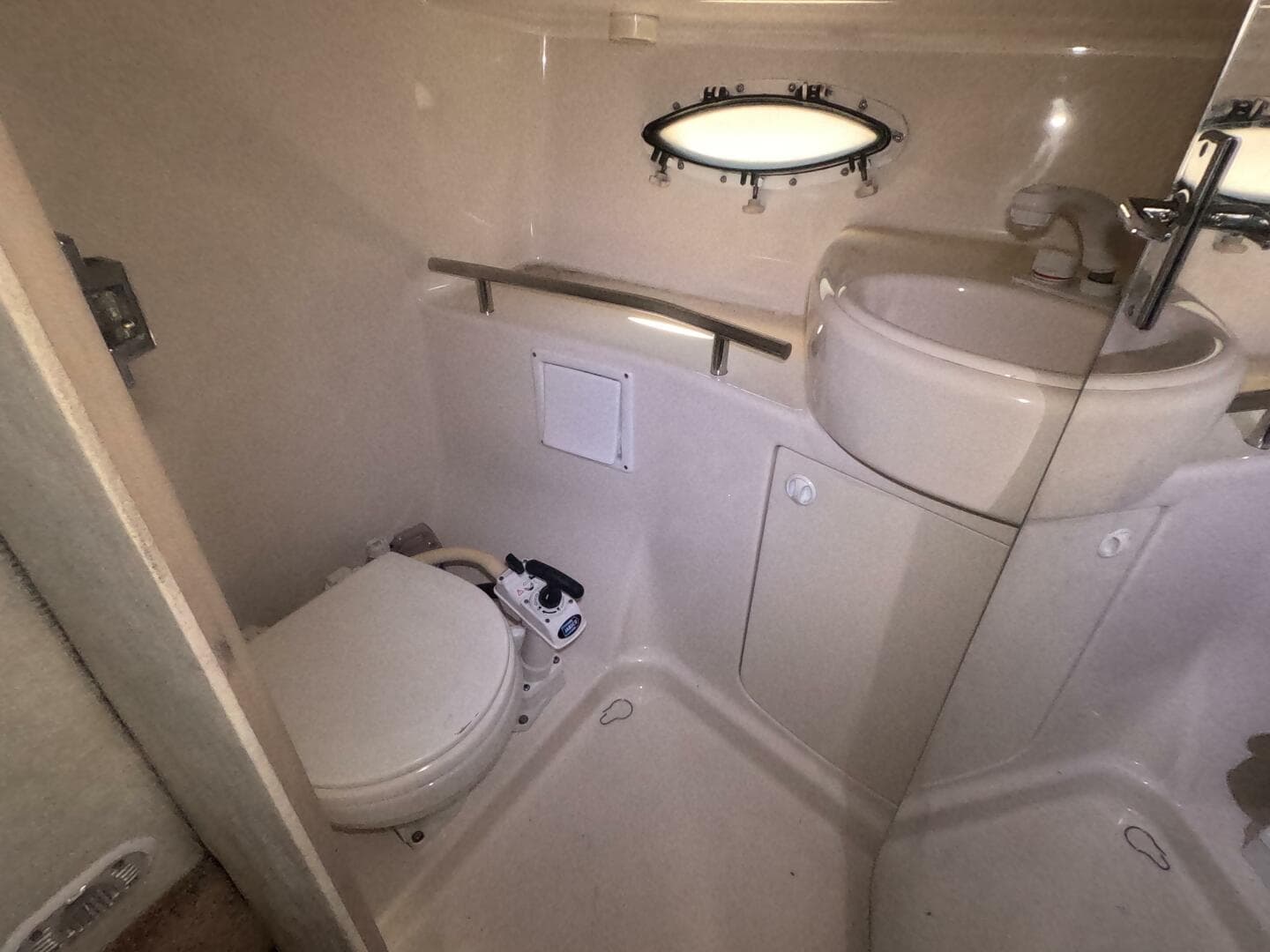 2000 Bayliner 3055 — photo 15