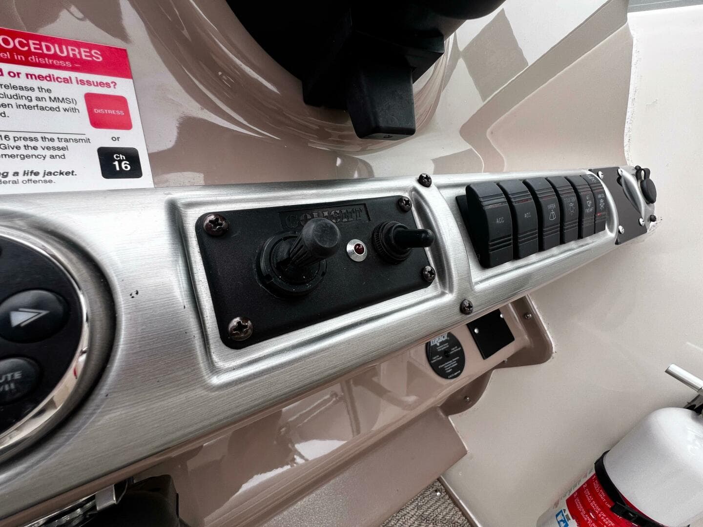 2007 Larson Cabrio 274 — photo 42