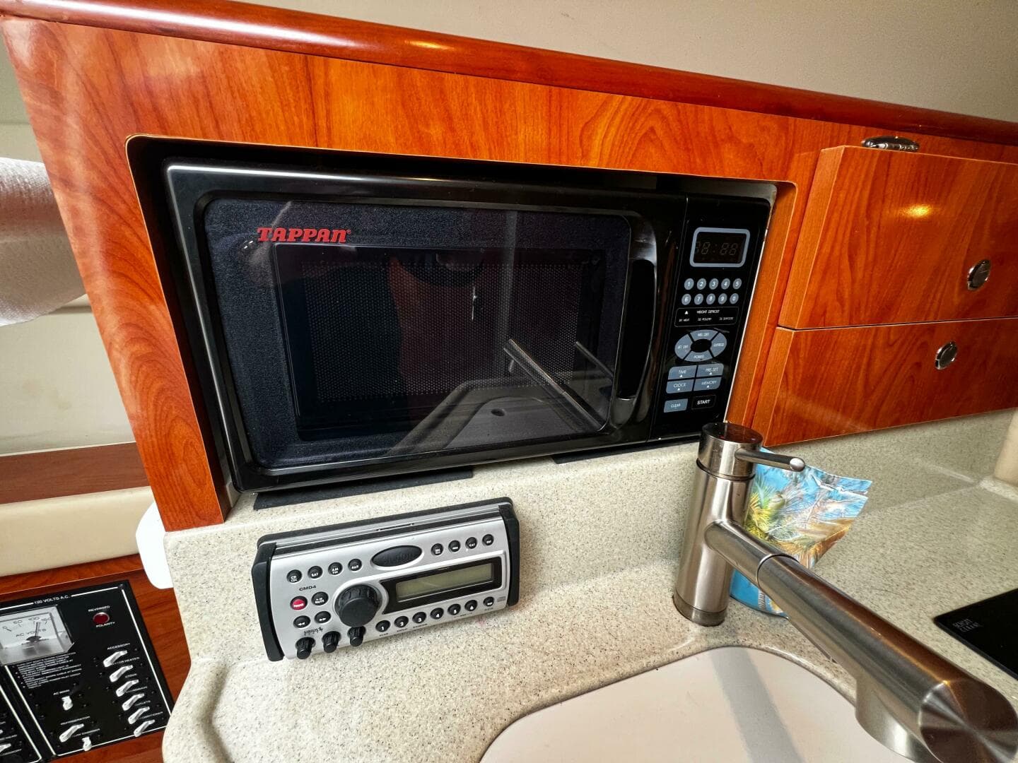 2007 Larson Cabrio 274 — photo 24