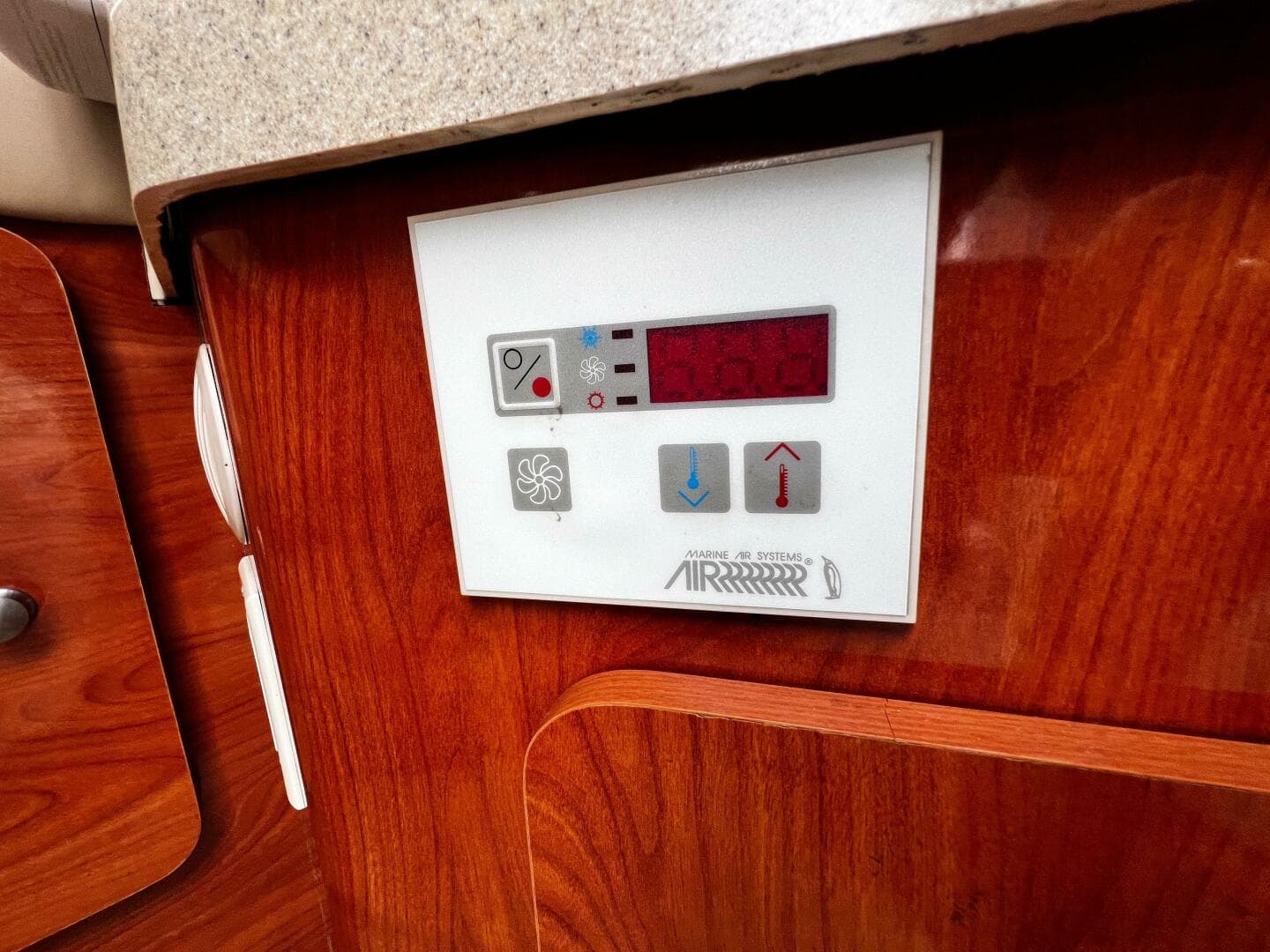 2007 Larson Cabrio 274 — photo 35