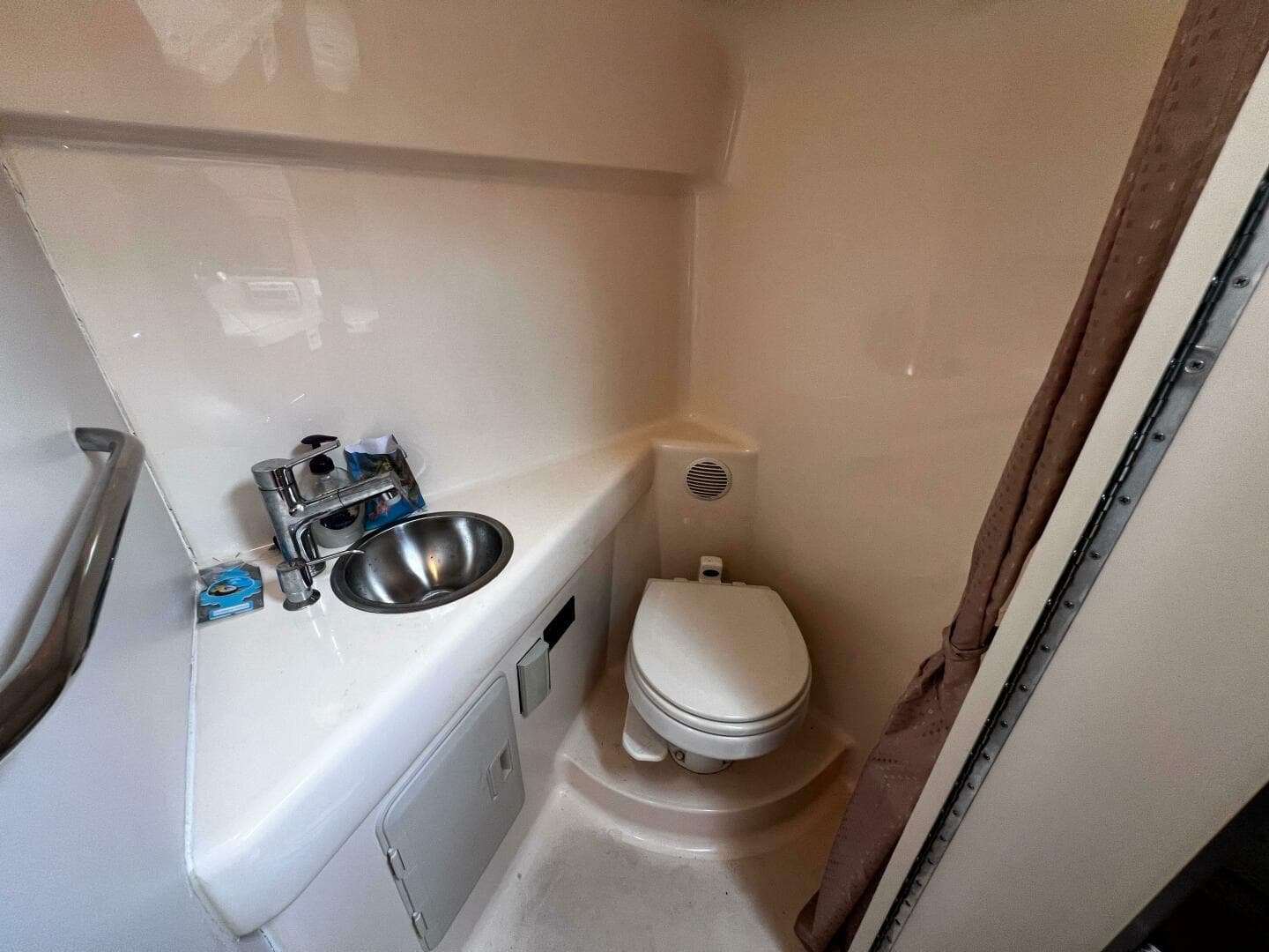 2007 Larson Cabrio 274 — photo 26