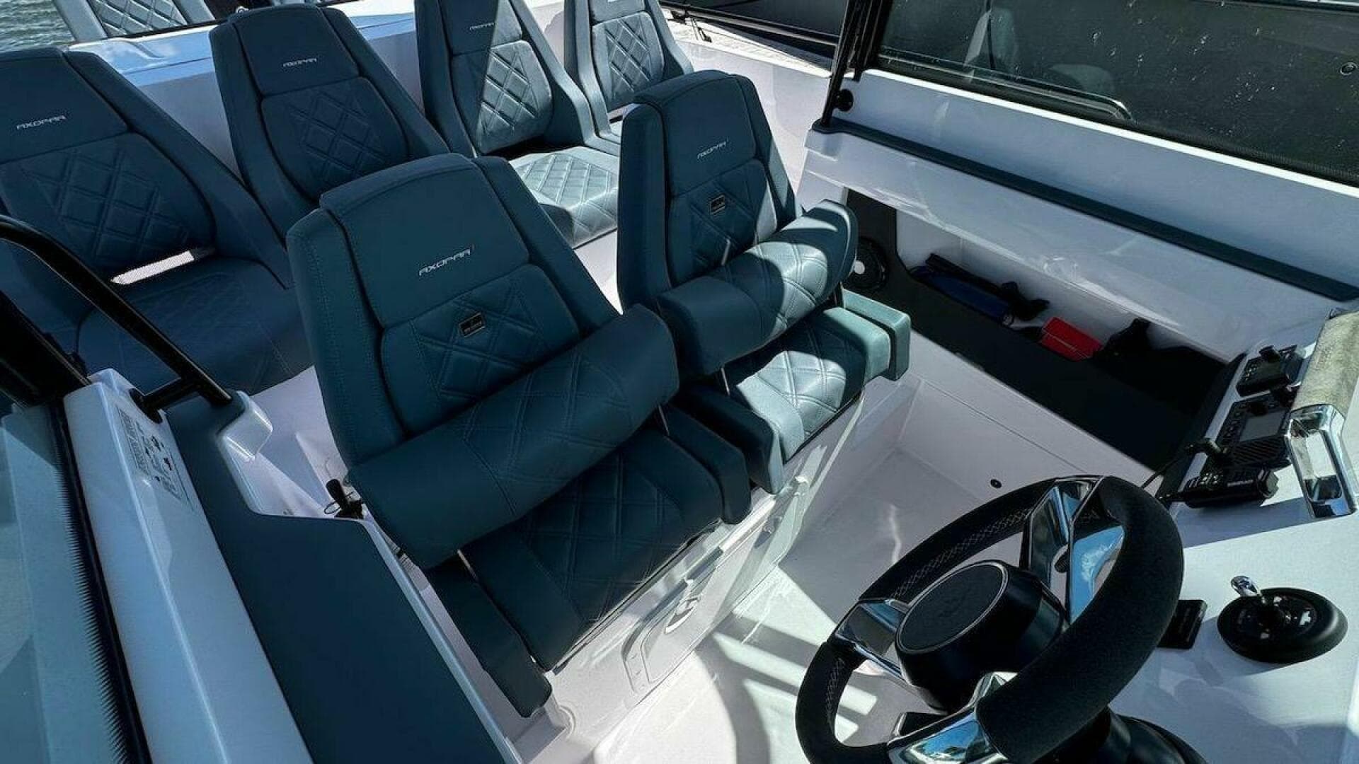 2022 Axopar 28 T-Top — photo 10