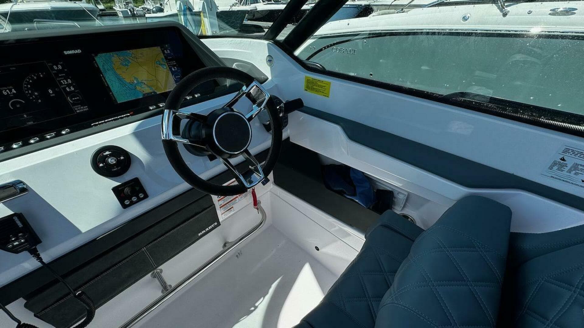 2022 Axopar 28 T-Top — photo 12