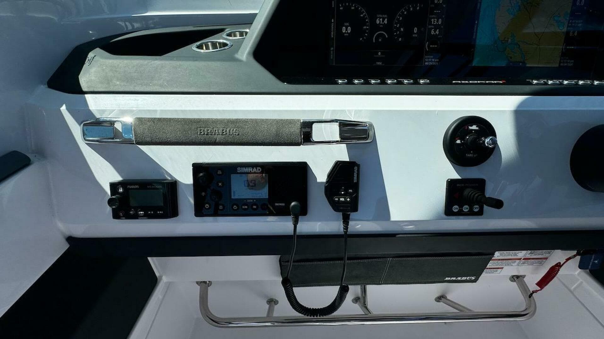 2022 Axopar 28 T-Top — photo 14