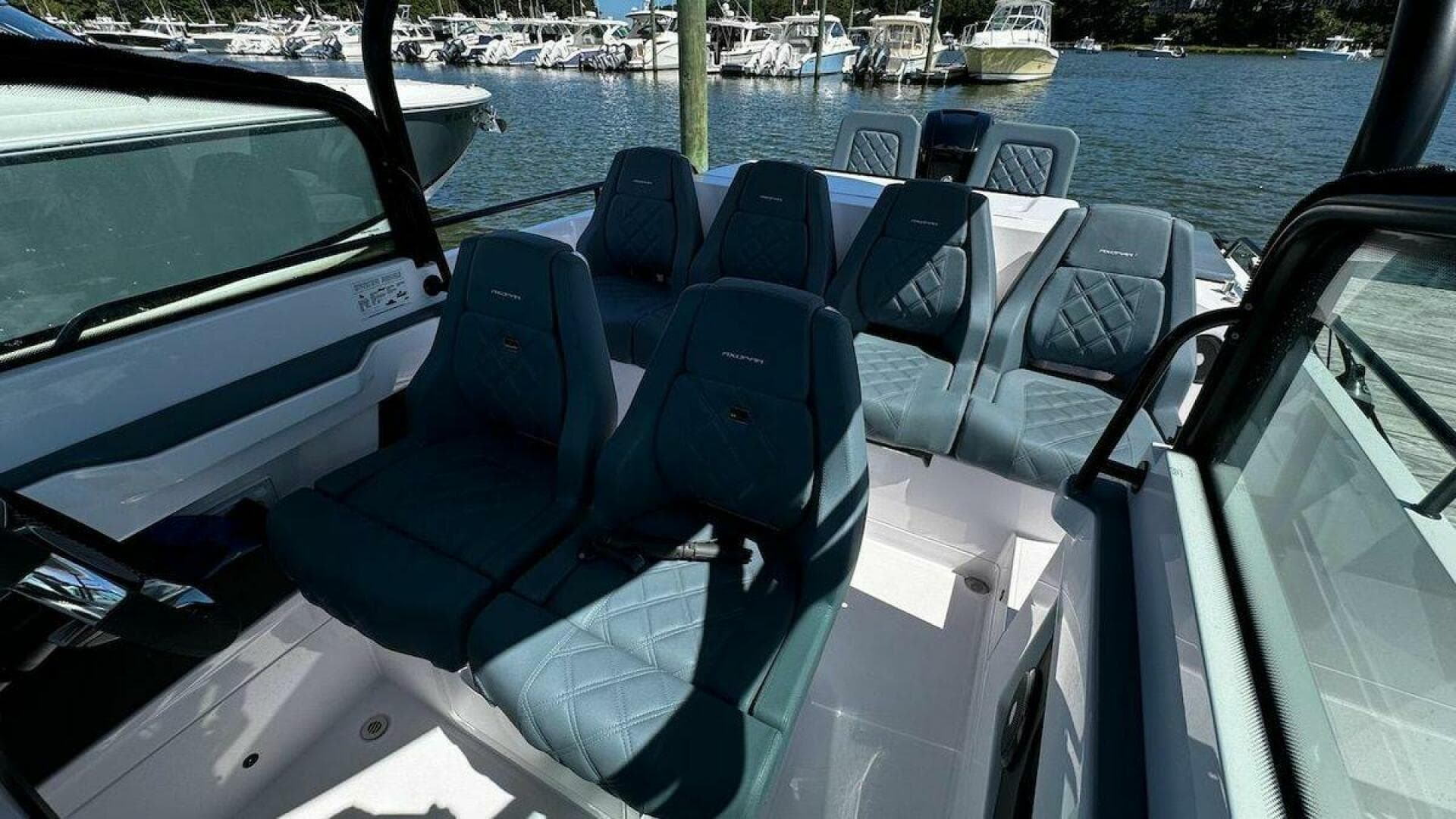 2022 Axopar 28 T-Top — photo 9