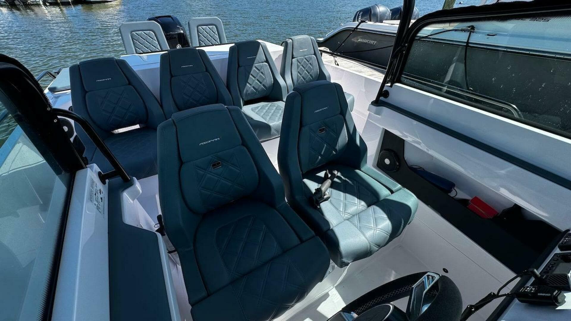 2022 Axopar 28 T-Top — photo 8