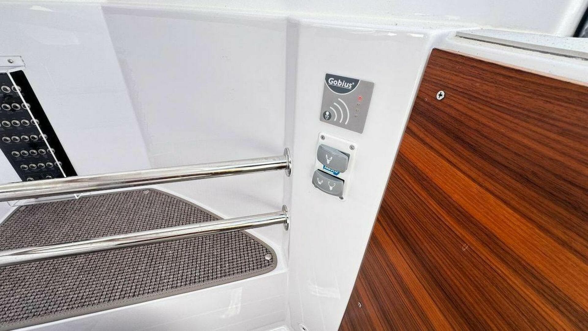 2022 Axopar 28 T-Top — photo 27