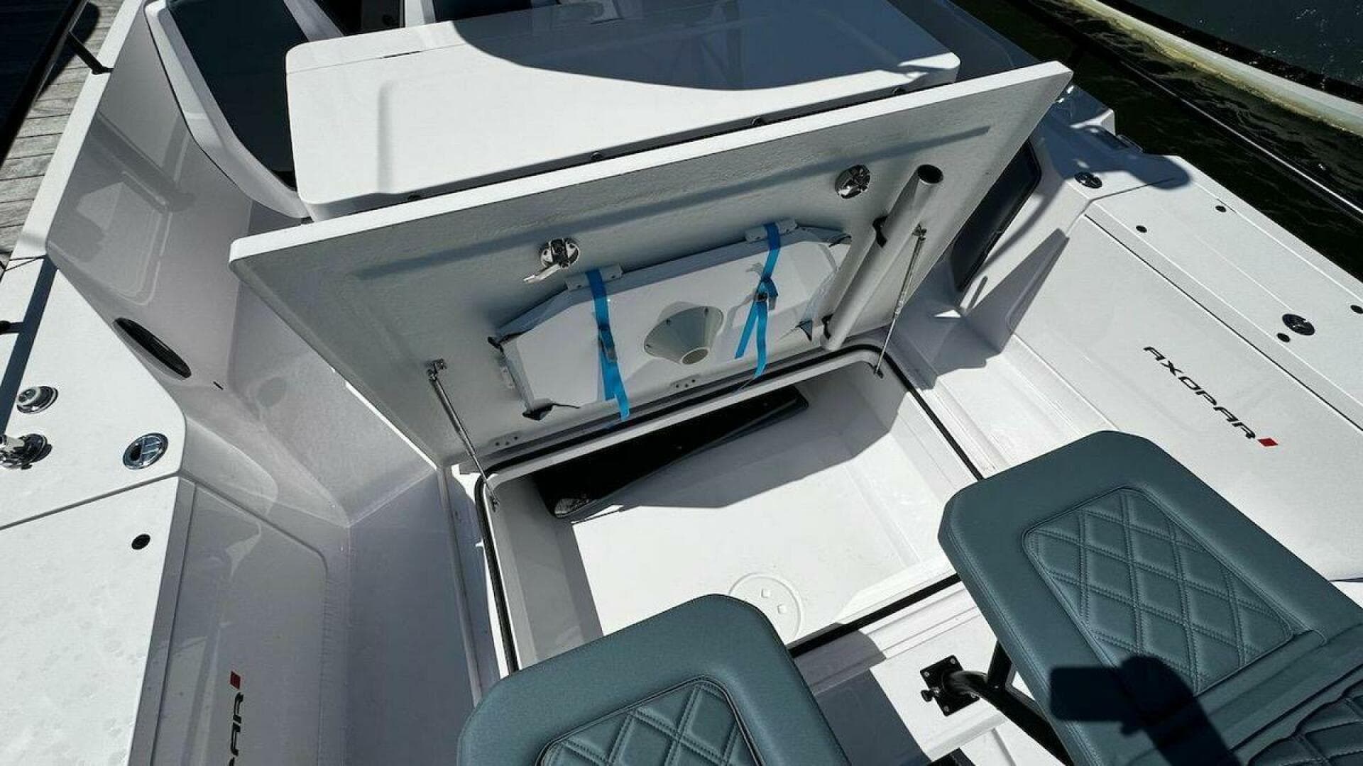 2022 Axopar 28 T-Top — photo 20