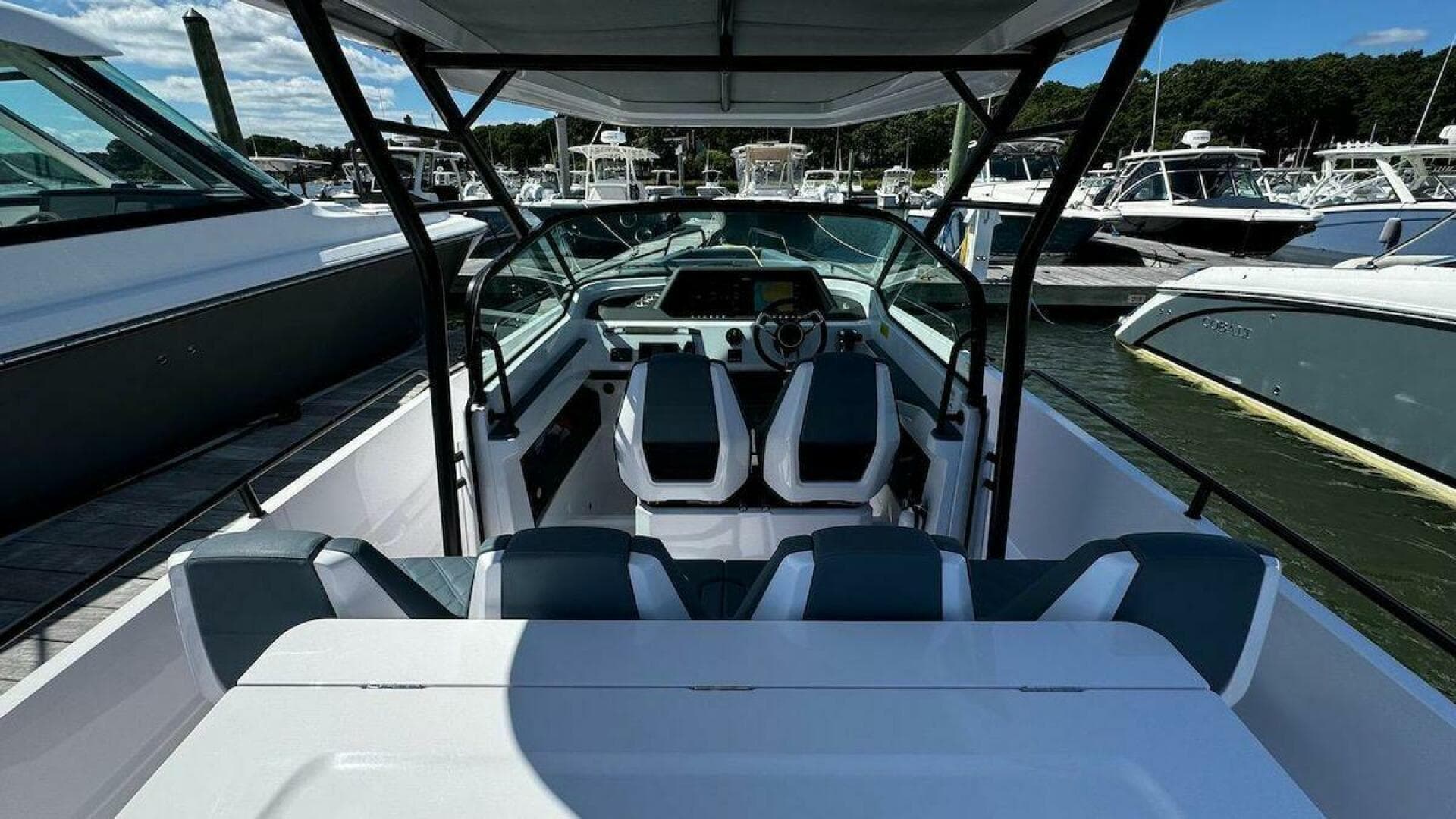 2022 Axopar 28 T-Top — photo 17