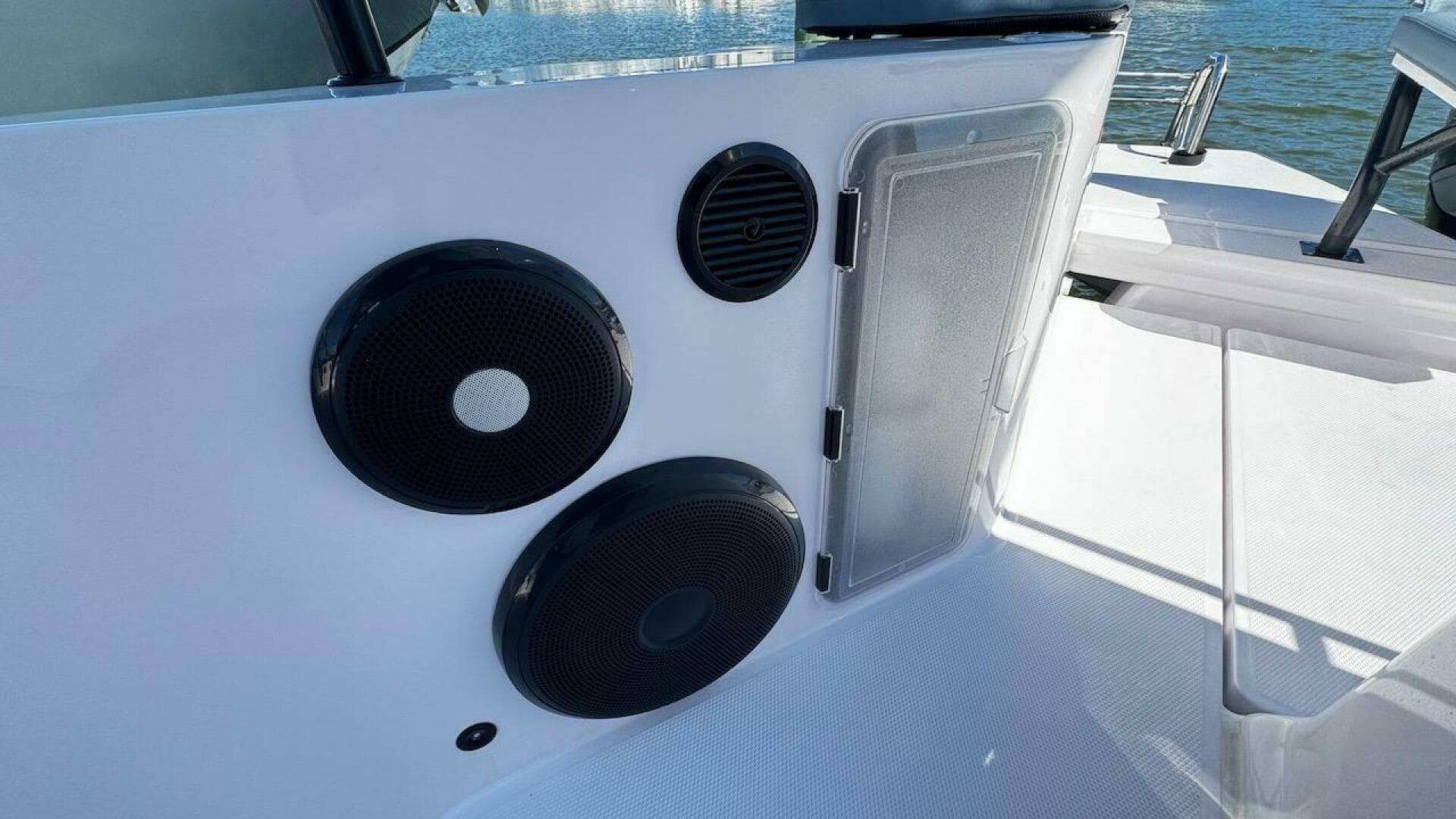 2022 Axopar 28 T-Top — photo 24