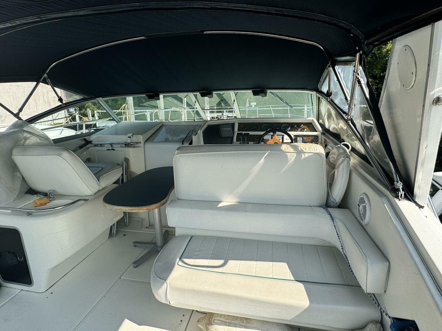 1995 Sea Ray Express Cruiser — photo 9