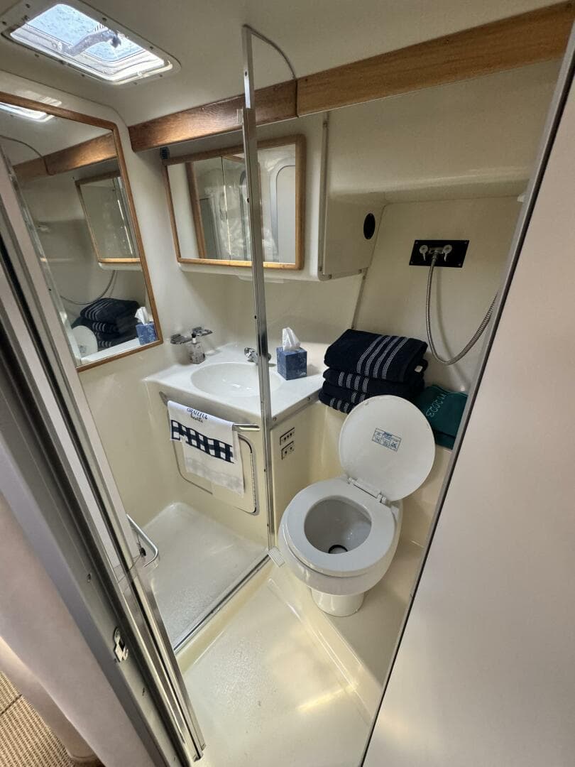 1995 Sea Ray Express Cruiser — photo 32