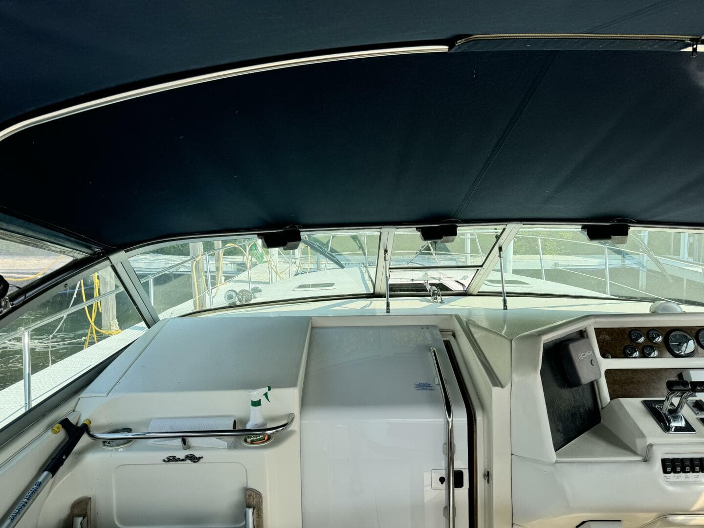 1995 Sea Ray Express Cruiser — photo 13