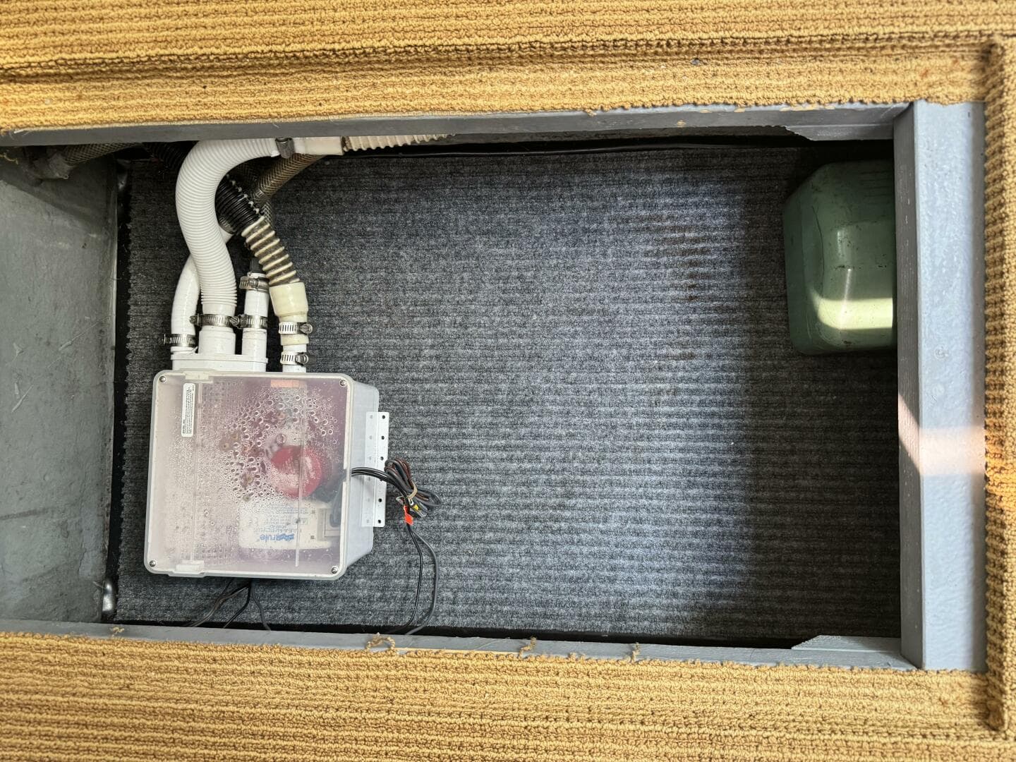 1995 Sea Ray Express Cruiser — photo 16