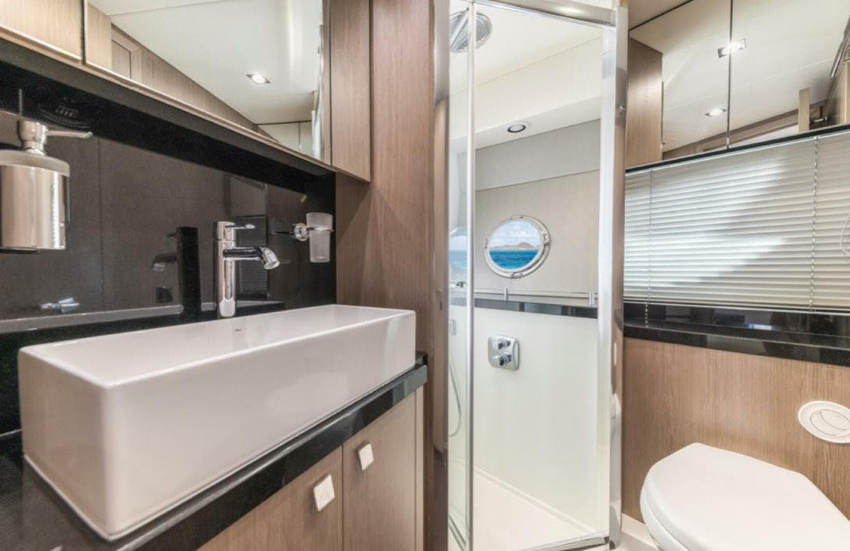 2017 Sunseeker Predator — photo 26