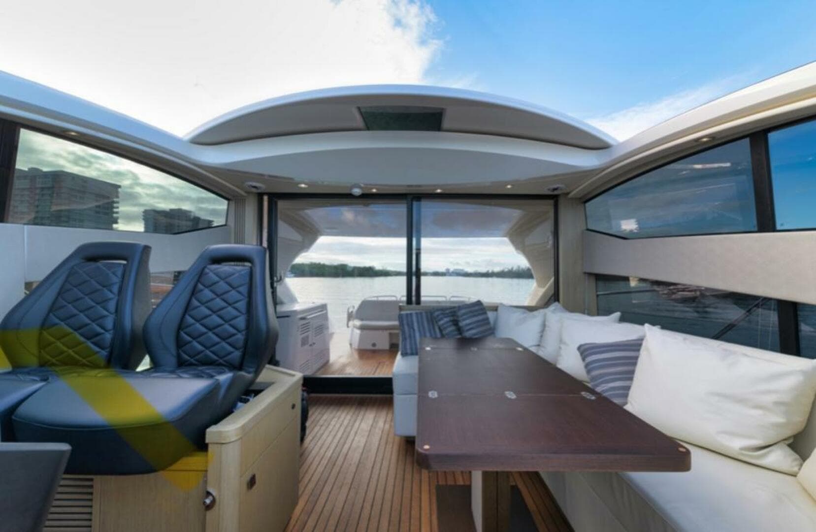 2017 Sunseeker Predator — photo 31