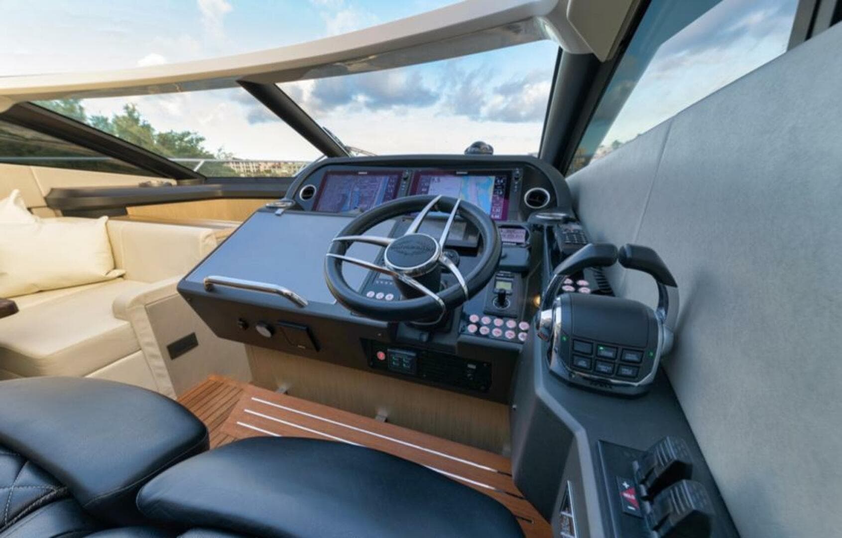 2017 Sunseeker Predator — photo 15