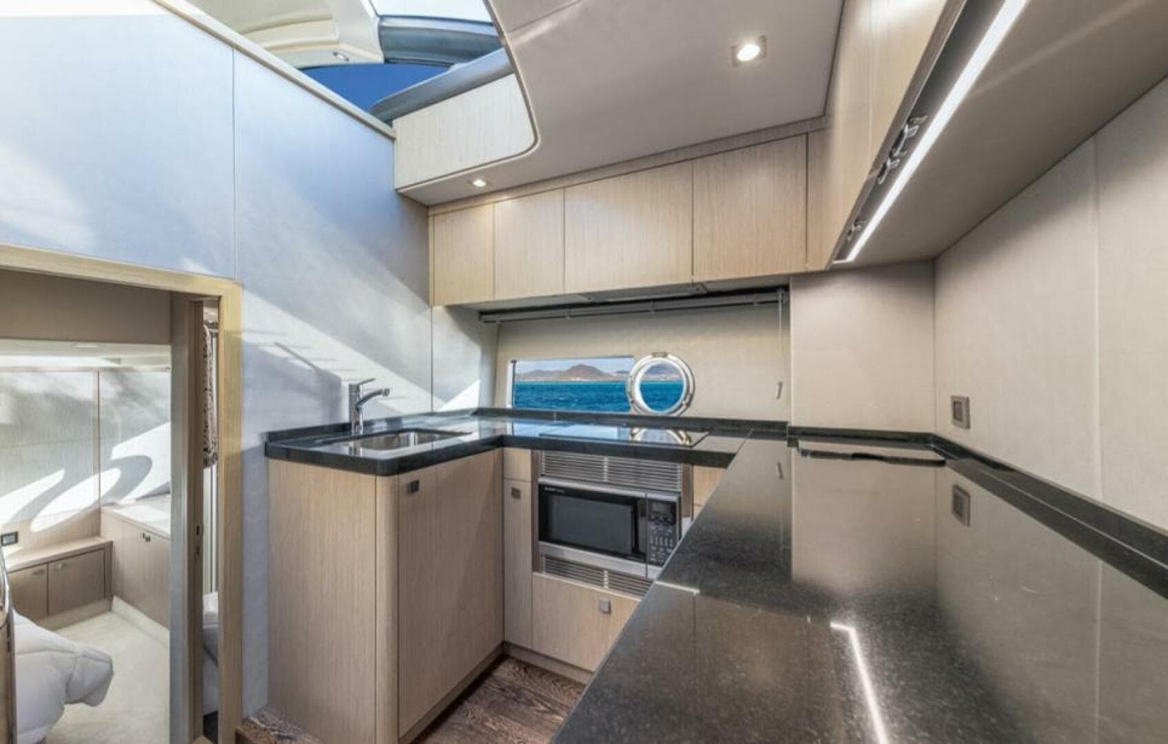 2017 Sunseeker Predator — photo 17