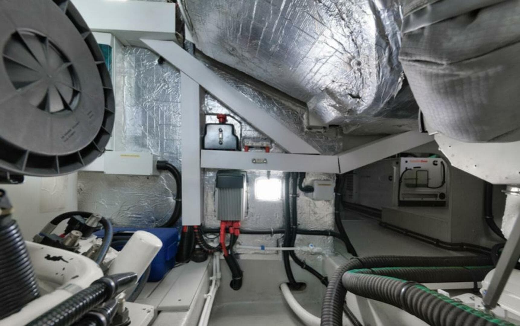 2017 Sunseeker Predator — photo 19