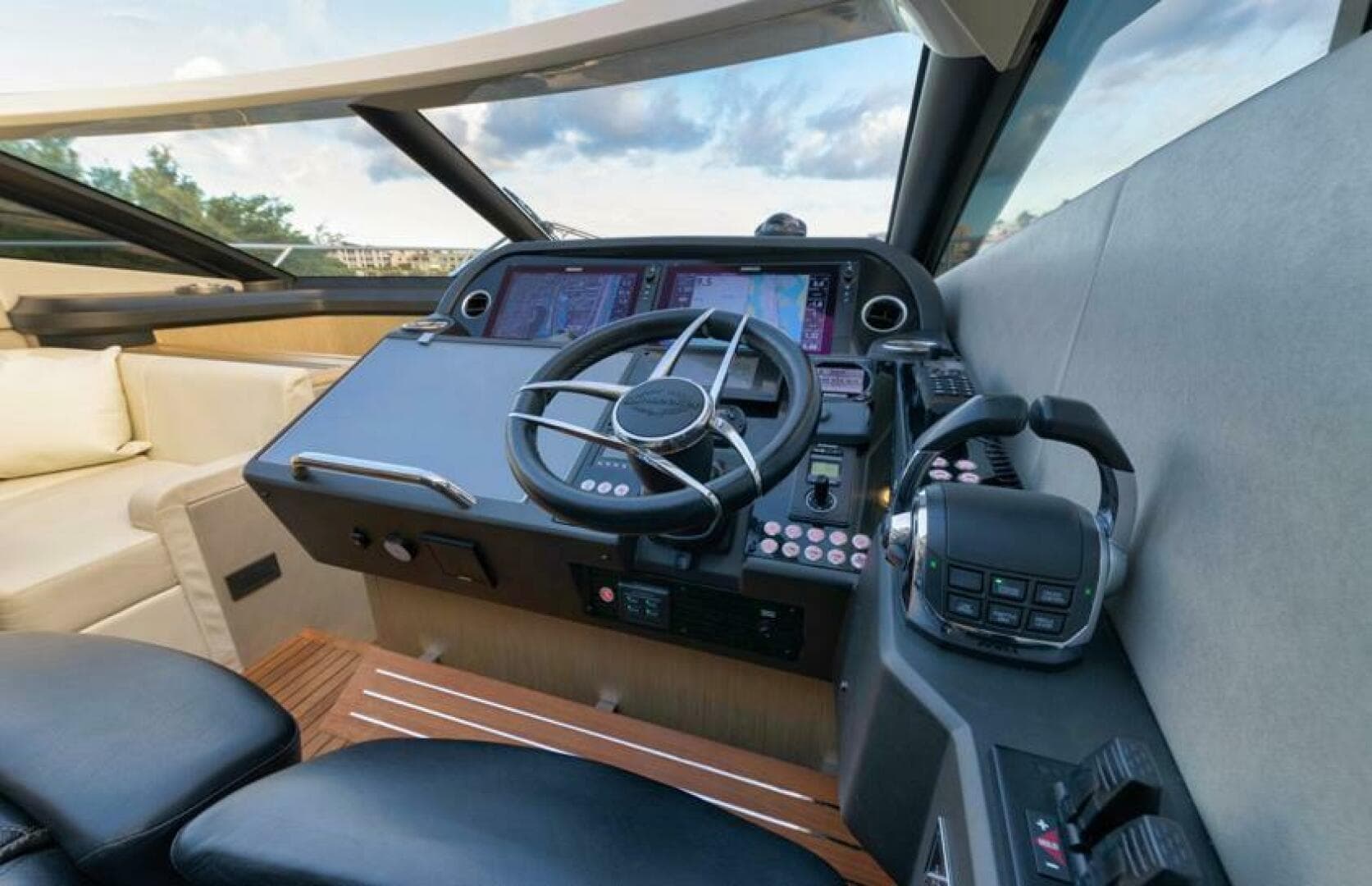 2017 Sunseeker Predator — photo 32