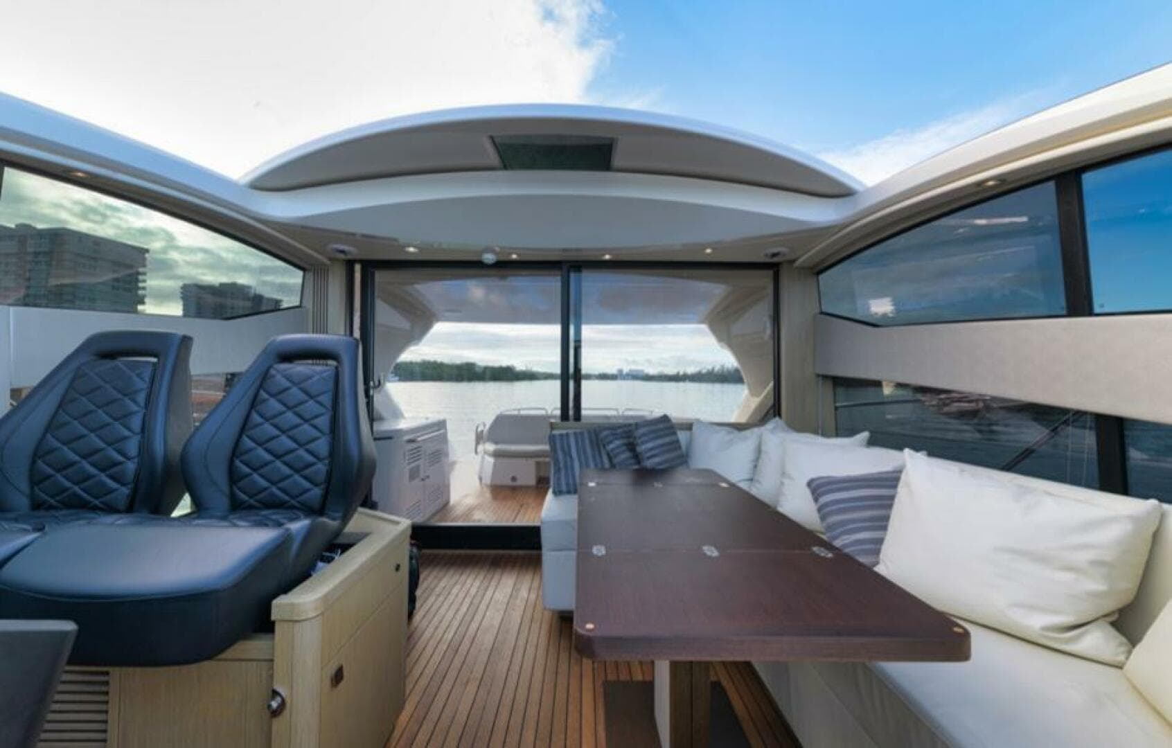 2017 Sunseeker Predator — photo 16