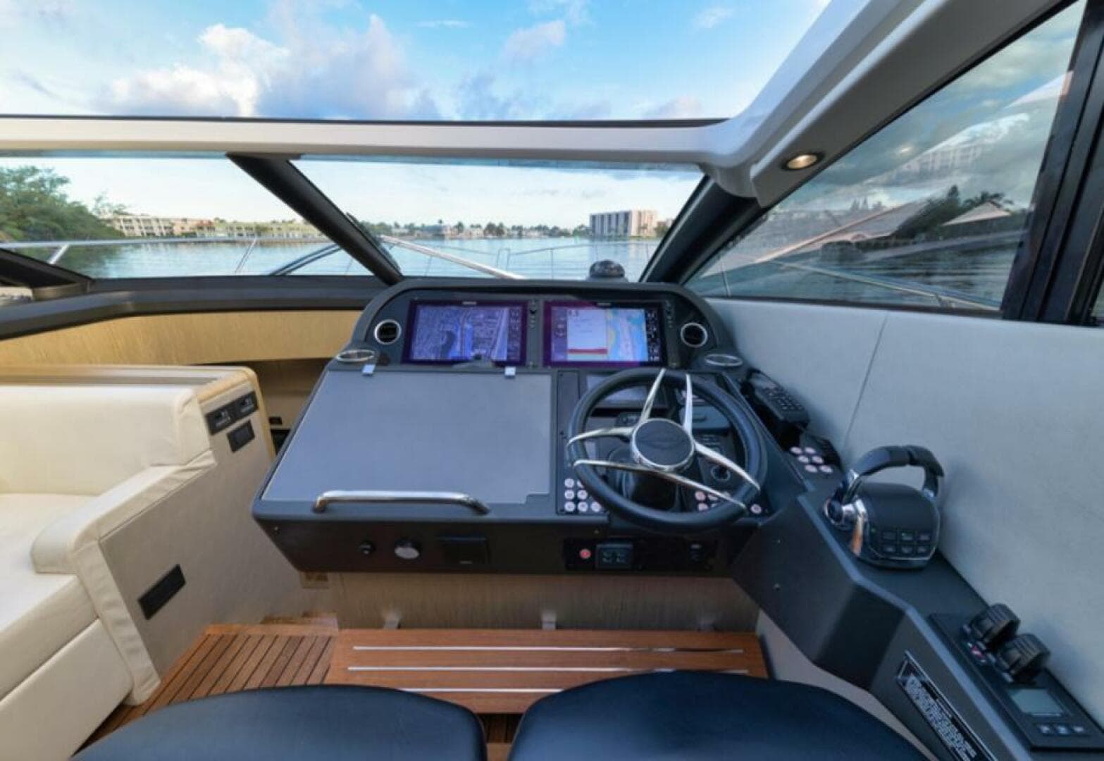 2017 Sunseeker Predator — photo 14