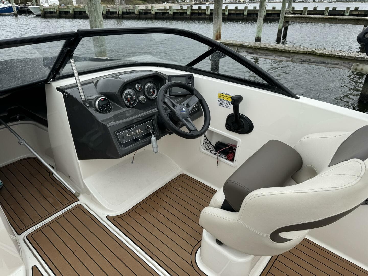 2018 Bayliner Vr 5 Bowrider OB — photo 12