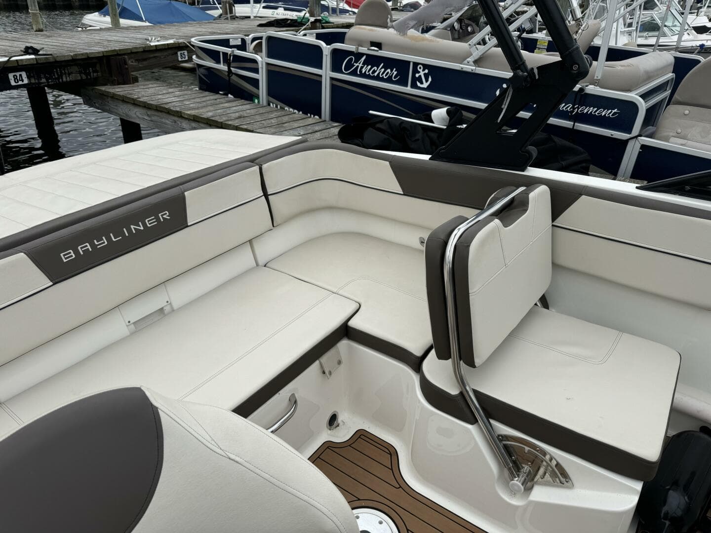 2018 Bayliner Vr 5 Bowrider OB — photo 9