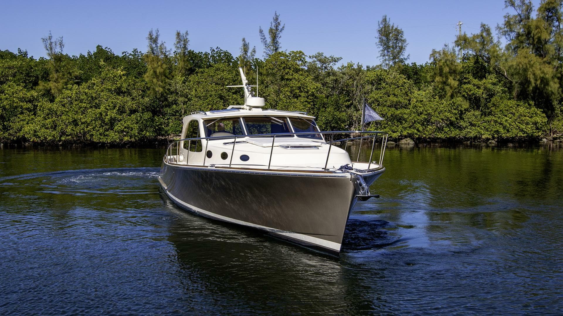 2017 Palm Beach Motor Yachts Pb 42 — photo 2